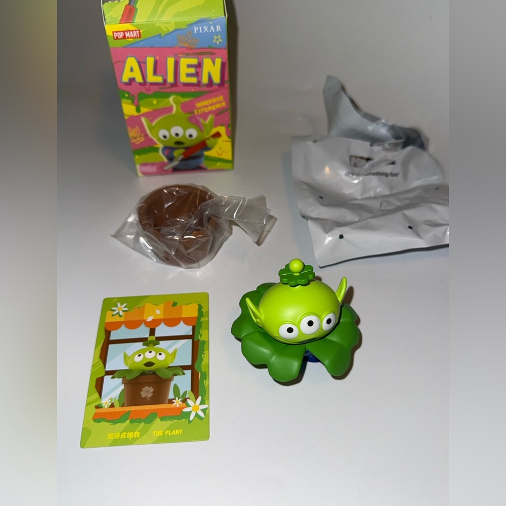 POP MART opened blind box Alien Immersive Experience